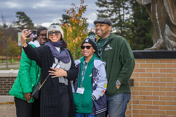 24MSU-SLE-Family-114