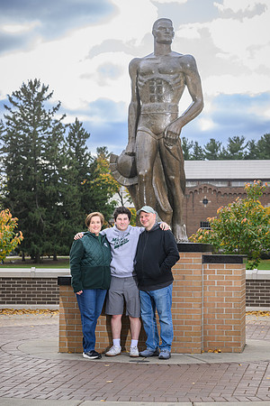 24MSU-SLE-Family-185
