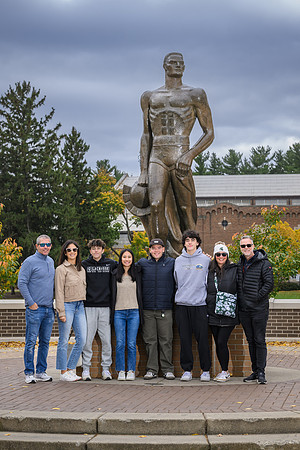24MSU-SLE-Family-022