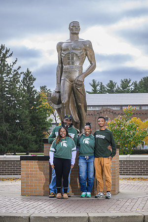 24MSU-SLE-Family-072