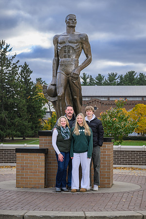 24MSU-SLE-Family-244