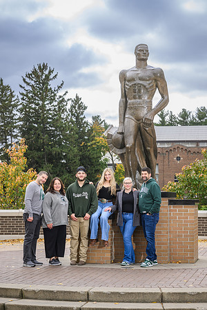 24MSU-SLE-Family-025