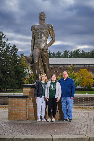 24MSU-SLE-Family-197