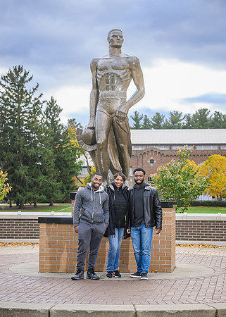 24MSU-SLE-Family-237-5x7
