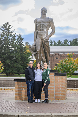 24MSU-SLE-Family-186