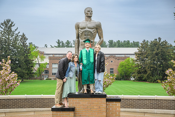 25MSUSpring-0504-Alumni-098