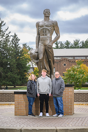 24MSU-SLE-Family-028