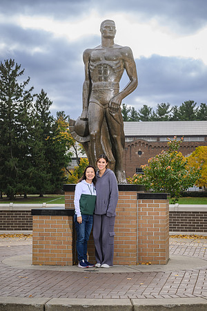 24MSU-SLE-Family-140