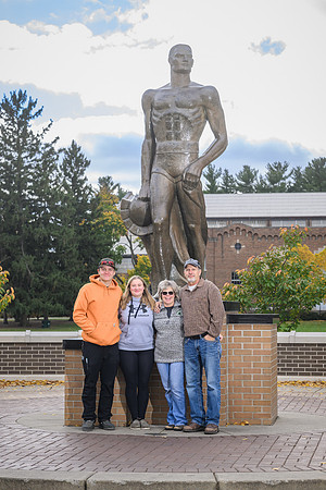 24MSU-SLE-Family-050