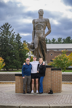 24MSU-SLE-Family-219