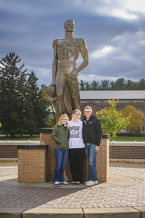 24MSU-SLE-Family-207