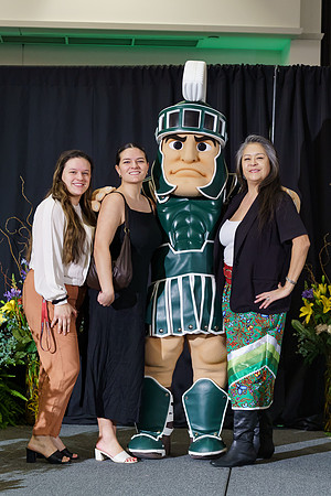 25MSU-ServiceAwards-Sparty-071