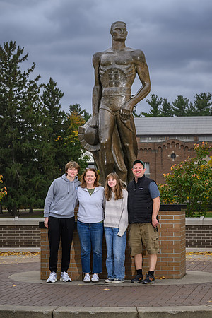 24MSU-SLE-Family-104