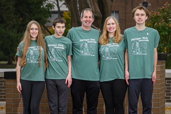 24MSU-SLE-Family-106