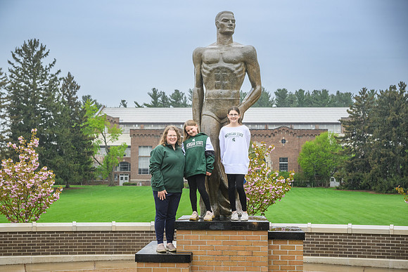 25MSUSpring-0504-Alumni-113
