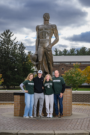 24MSU-SLE-Family-167