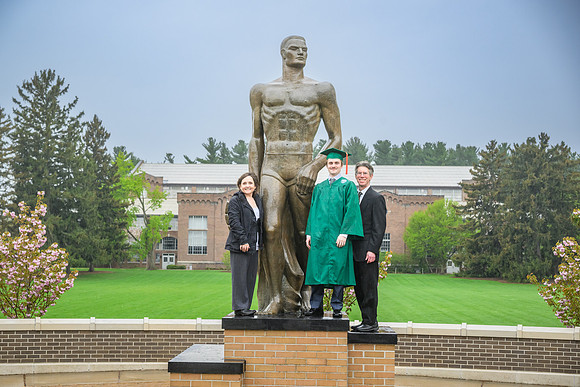 25MSUSpring-0504-Alumni-194