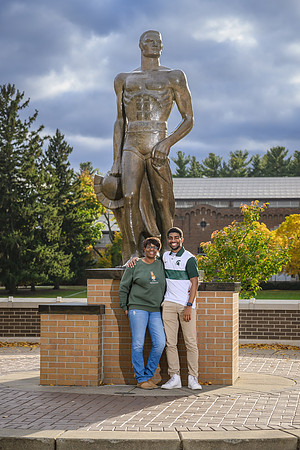 24MSU-SLE-Family-213