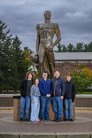 24MSU-SLE-Family-102