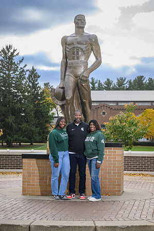 24MSU-SLE-Family-183