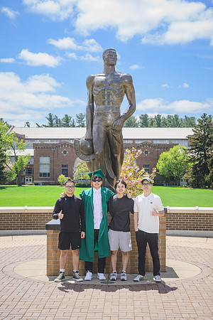25MSUSpring-0503-Alumni-229
