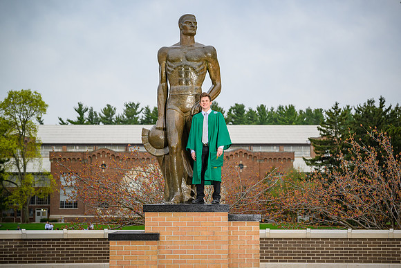 22MSUSpring-0505-ZackDrew-013