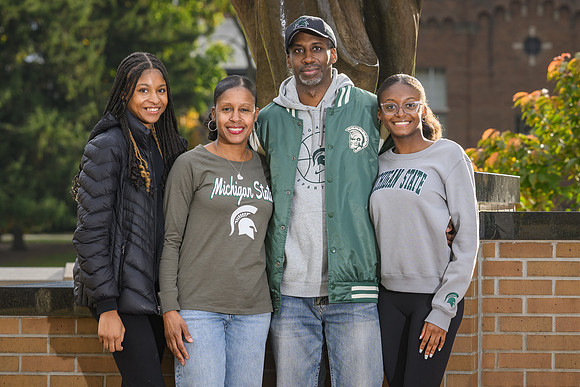 24MSU-SLE-Family-204
