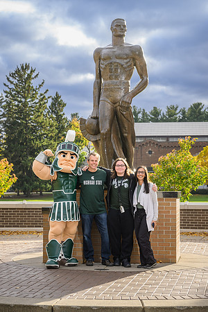 24MSU-SLE-Family-224
