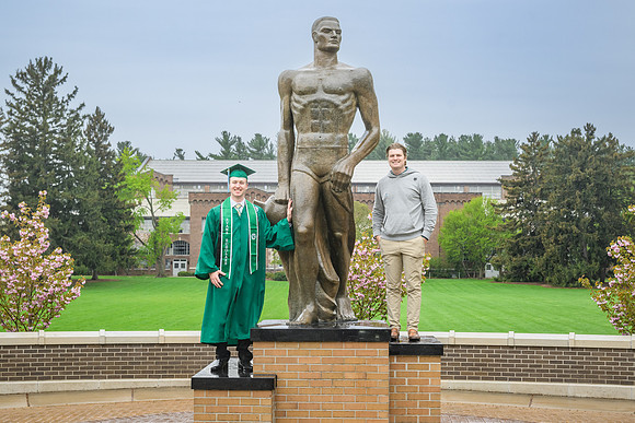 25MSUSpring-0504-Alumni-129