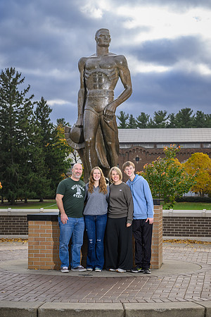 24MSU-SLE-Family-216