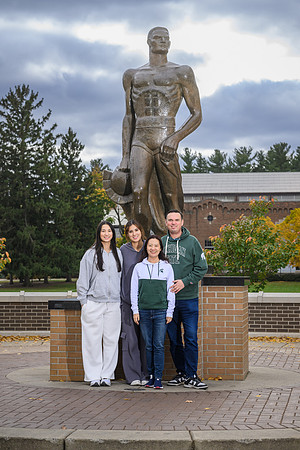 24MSU-SLE-Family-137