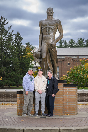 24MSU-SLE-Family-118