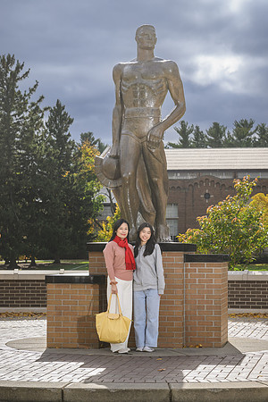 24MSU-SLE-Family-085