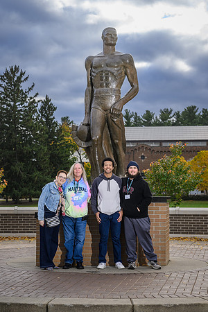 24MSU-SLE-Family-218