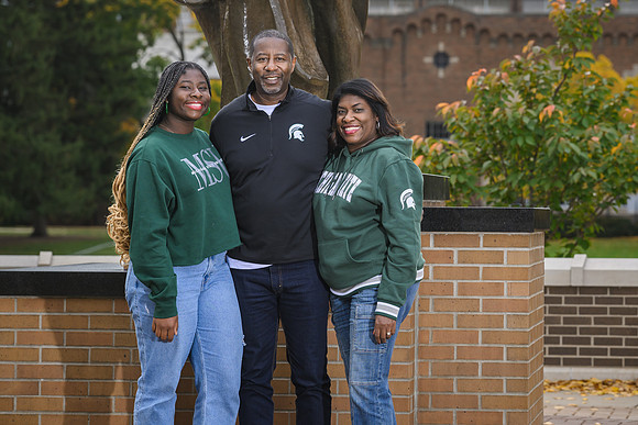 24MSU-SLE-Family-184