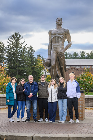 24MSU-SLE-Family-241