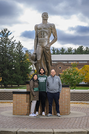 24MSU-SLE-Family-170
