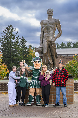 24MSU-SLE-Family-227