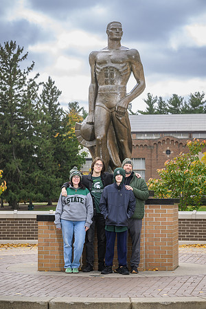 24MSU-SLE-Family-027
