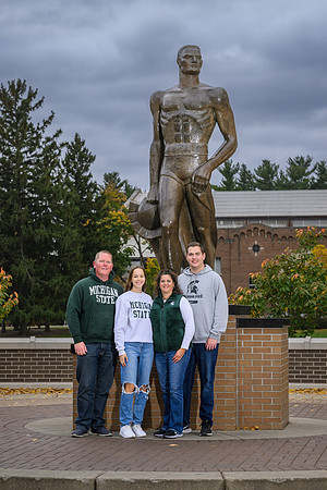 24MSU-SLE-Family-103