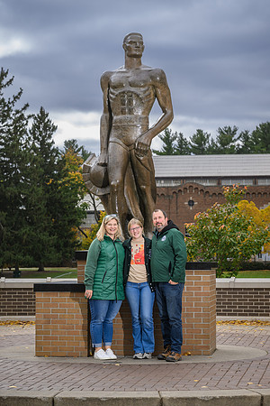 24MSU-SLE-Family-033