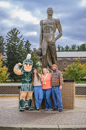 24MSU-SLE-Family-226