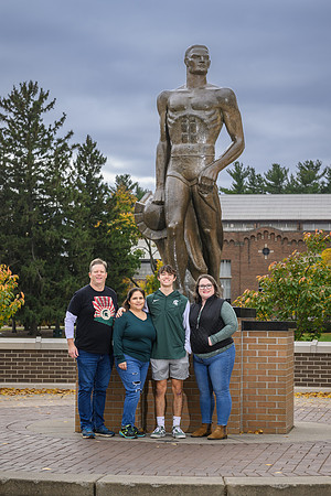 24MSU-SLE-Family-036