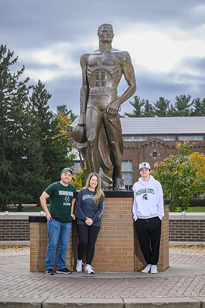 24MSU-SLE-Family-069