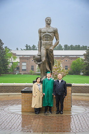 25MSUSpring-0504-Alumni-214