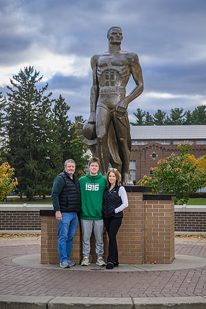 24MSU-SLE-Family-245