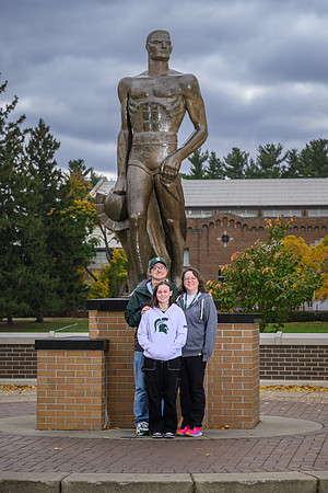 24MSU-SLE-Family-117