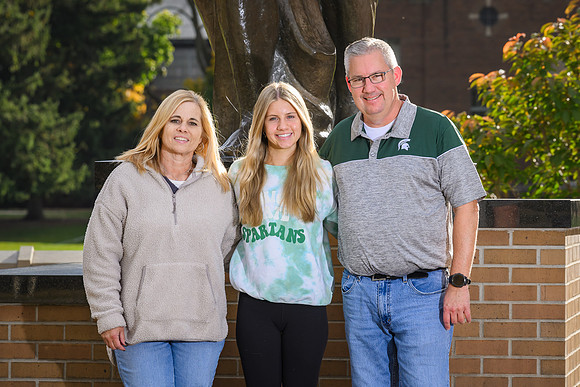 24MSU-SLE-Family-195