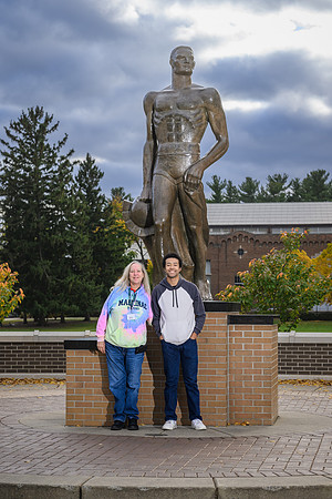 24MSU-SLE-Family-217