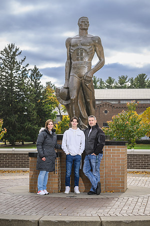 24MSU-SLE-Family-151